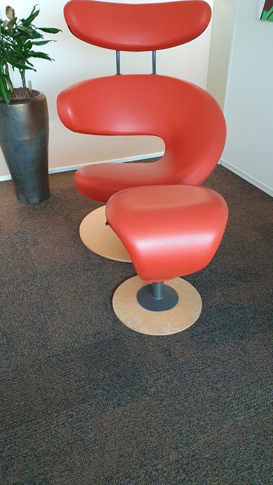 Varier Peel fauteuil met voetenbank - oranje  leer, Gebruikt, Overige kleuren, Ophalen of Verzenden, Modern, Ergonomisch