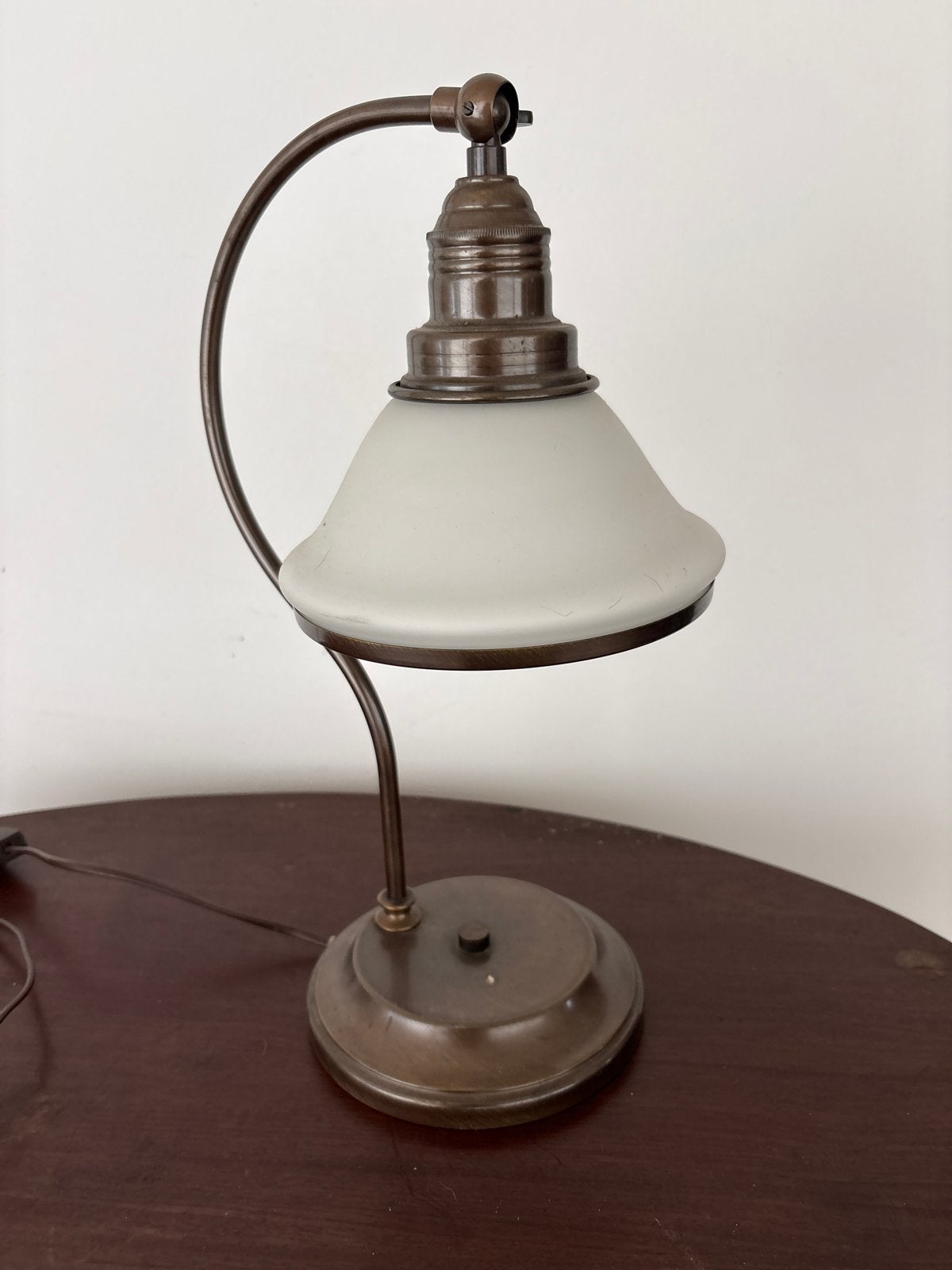 Vintage Tafellamp met Melkglazen Kap - Klassiek Design, Huis en Inrichting, Gebruikt, Glas, Met kap, Bruin