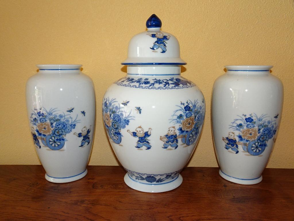 3 Delig Chinees kaststel met Zotjes van porselein, Huis en Inrichting, Woonaccessoires | Vazen, Wit, Aardewerk of Porselein, Ophalen of Verzenden