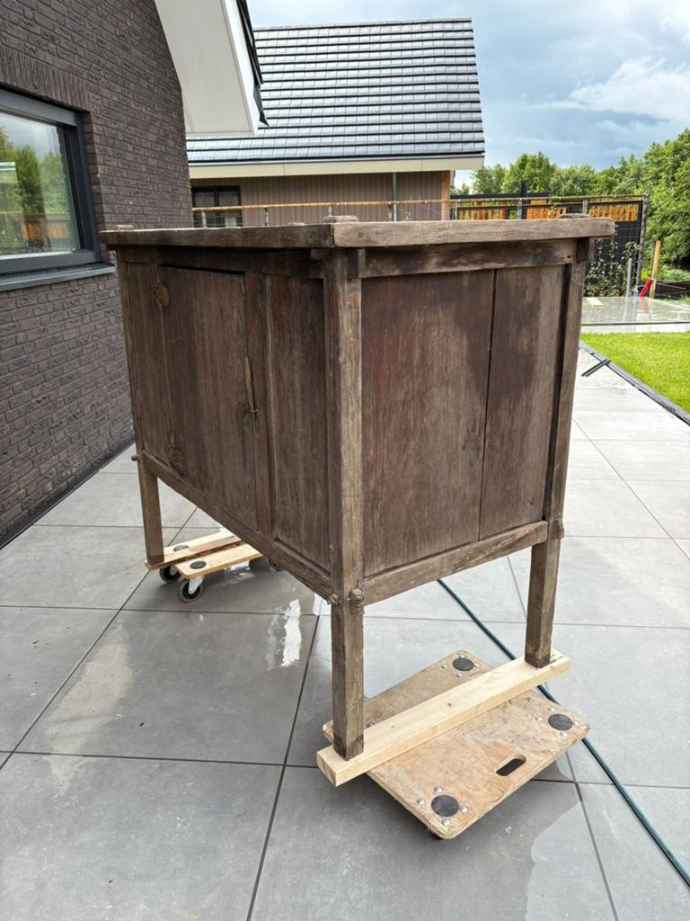 Aura Peeperkorn bruiskast, Ophalen
