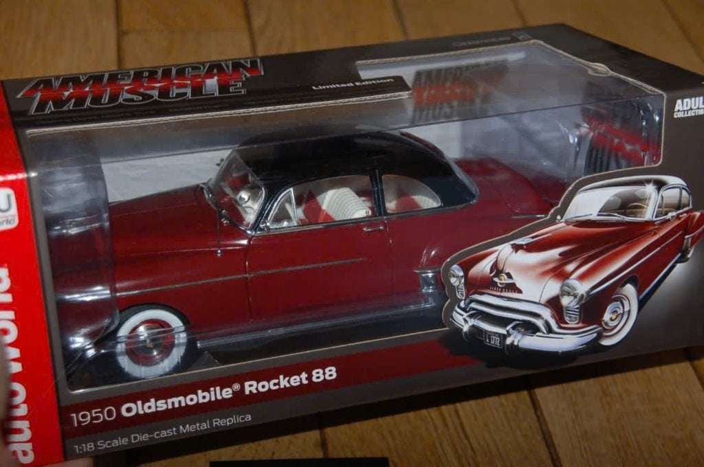 1:18 OLDSMOBILE ROCKET 88 Autoworld in box WRH, Verzenden, Zo goed als nieuw, Auto, Overige merken