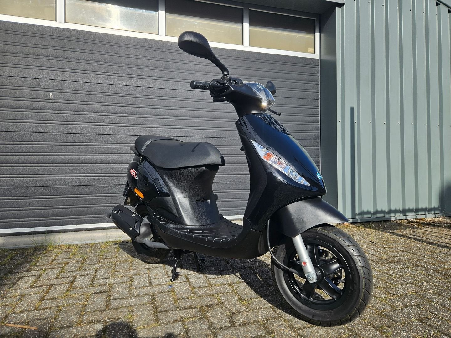 PIAGGIO ZIP 50 2-TAKT BROM BJ2016 ZWART  684KM NIEUWSTAAT!!, Maximaal 45 km/u, Onbekend, Ophalen of Verzenden, Zo goed als nieuw