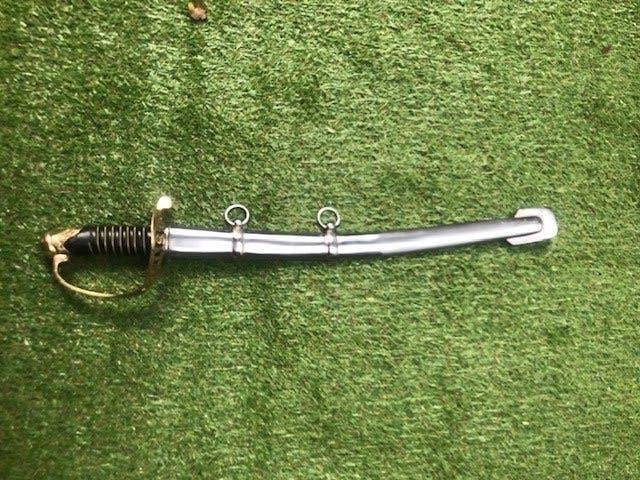 Foto 2 van fraaie metalen korte sabel, incl schede