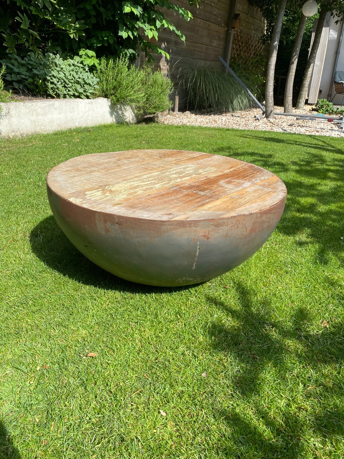 Salontafel met metalen sokkel en houten blad., Gebruikt, Rond, 50 tot 100 cm, Verweerd
