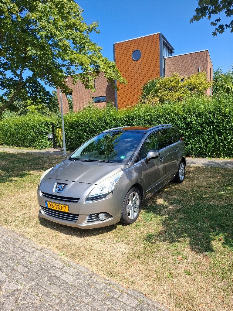Peugeot 5008 1.6 THP 17 Aut6 2012 Grijs, Beige, 7 stoelen, Lederen bekleding, Particulier