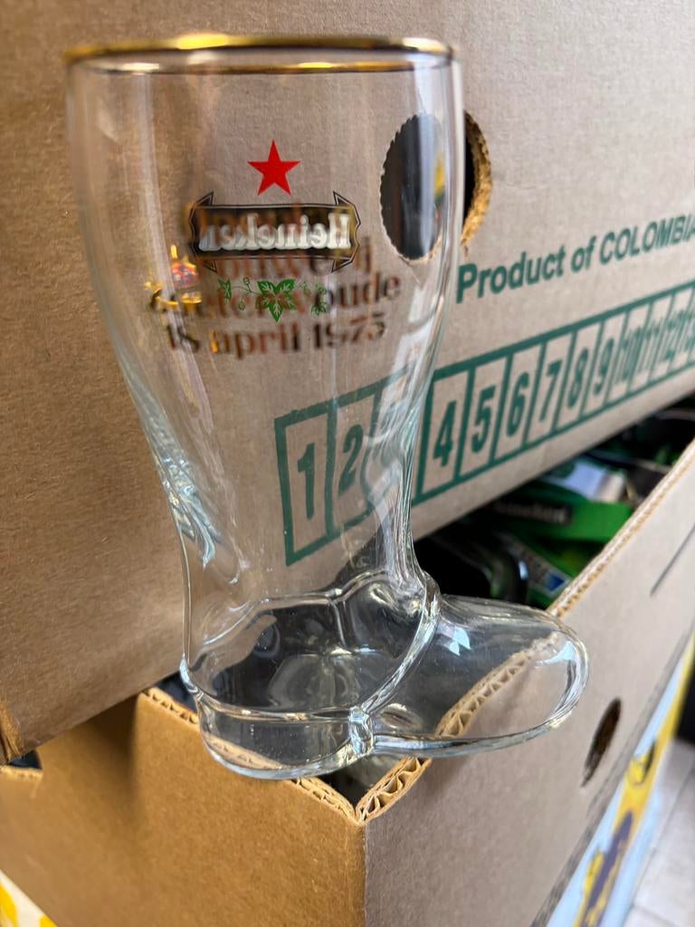 Heineken glazen laars klein tgv opening brouwerij 1975, Verzamelen, Biermerken, Ophalen, Zo goed als nieuw, Glas of Glazen, Heineken
