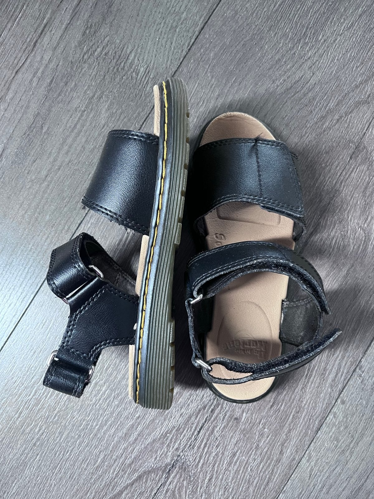 Dr. Martens Romi J sandalen meisjes maat 33, Kinderen en Baby's, Kinderkleding | Schoenen en Sokken, Ophalen of Verzenden, Zo goed als nieuw
