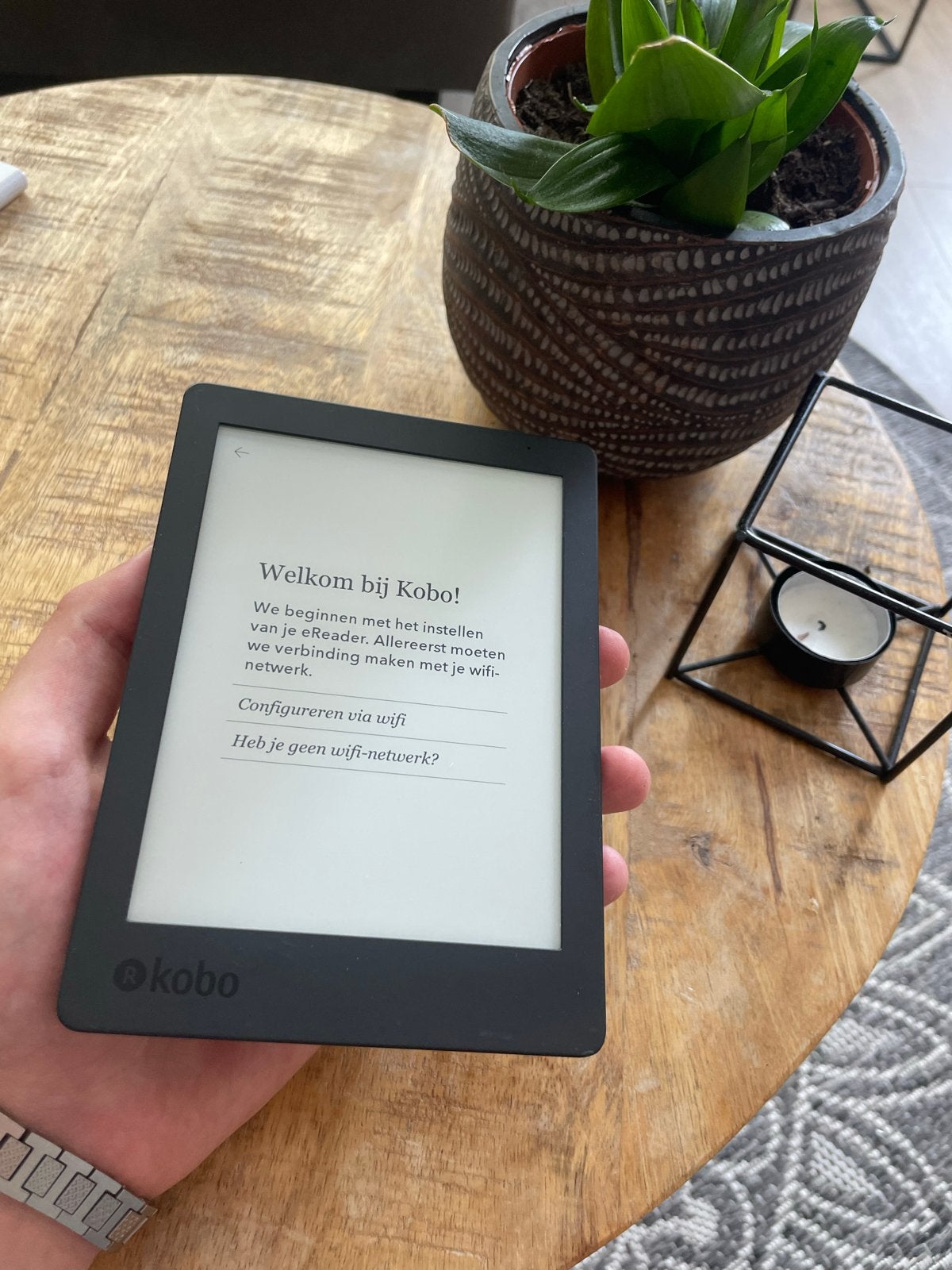 Kobo aura 2, 8 GB, Ophalen of Verzenden, Zo goed als nieuw, Touchscreen