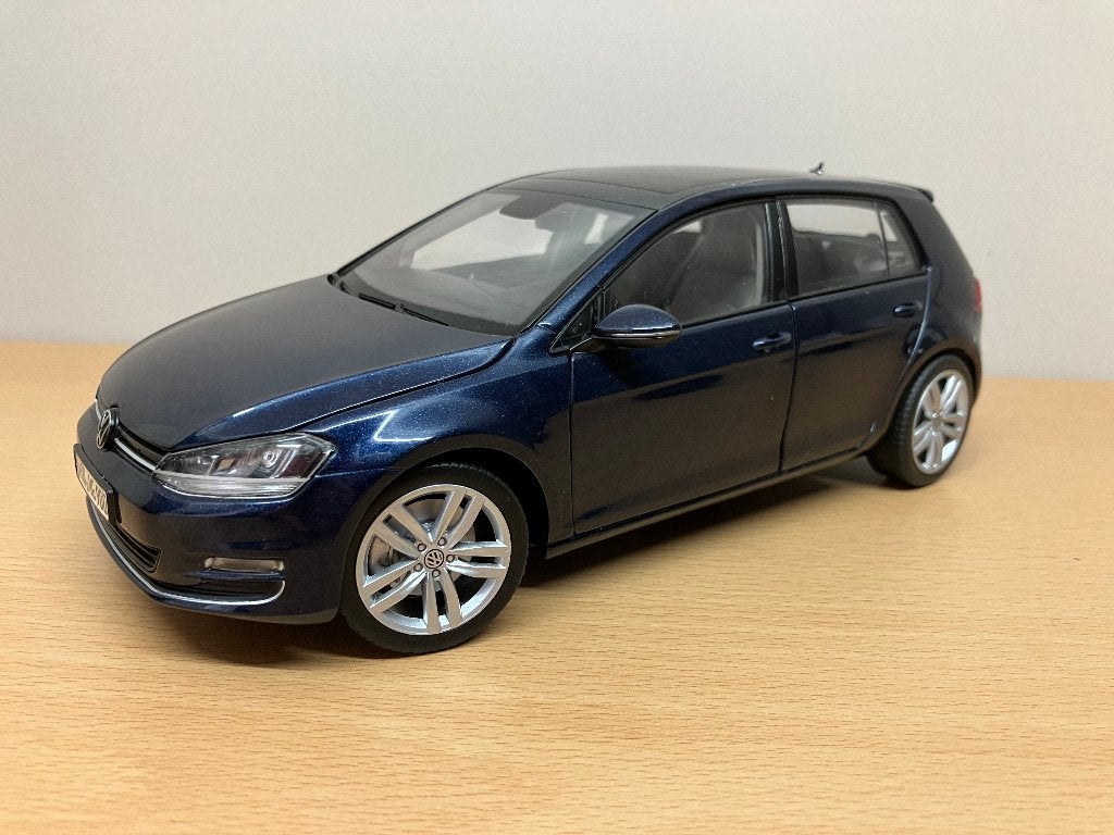 Volkswagen Golf 7  5 deurs van 2012  blauw  1/18 Norev, Ophalen of Verzenden, Nieuw, Auto, Norev