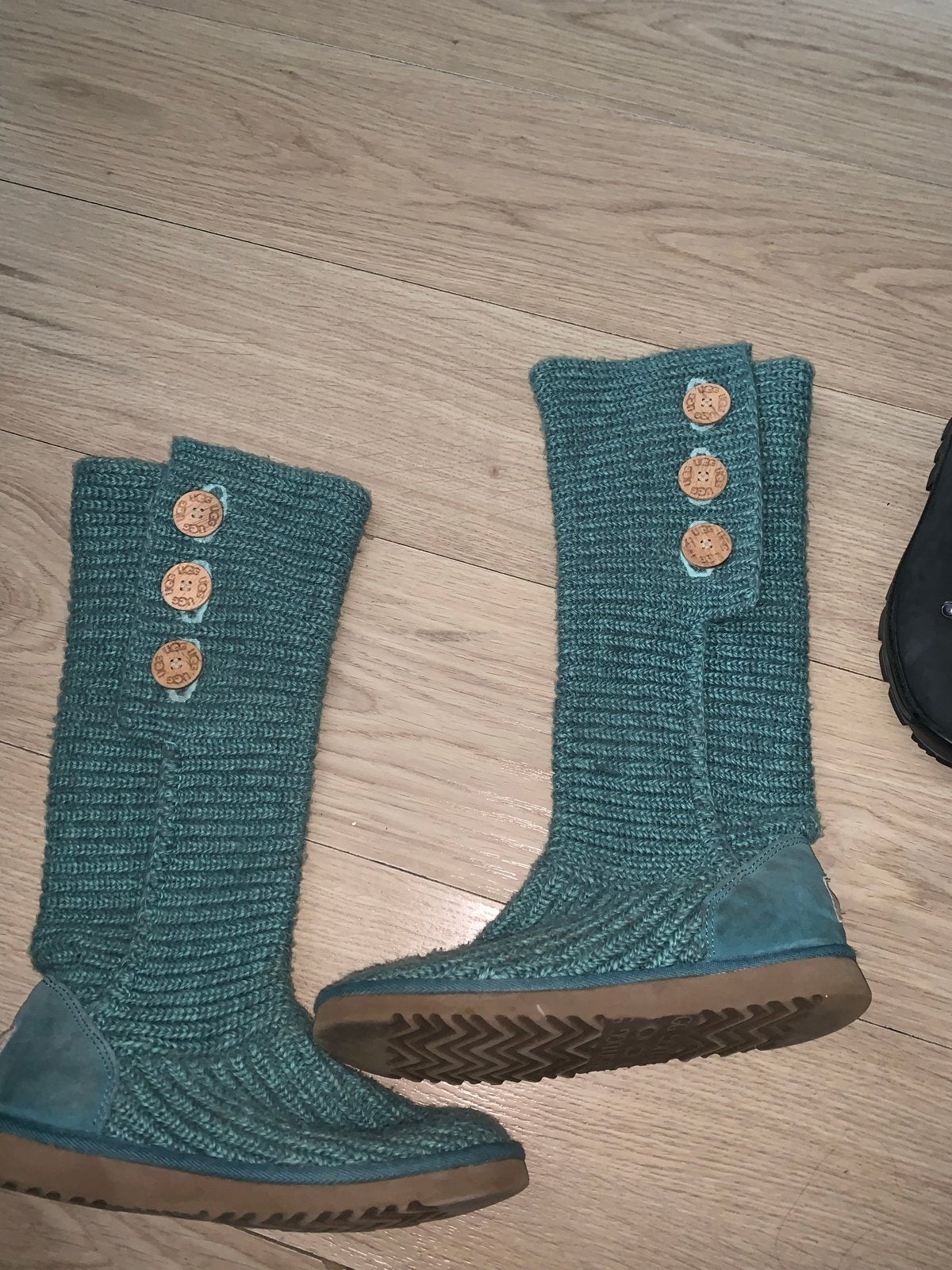 Ugg laarzen gebreid met knopen - Maat 39, Hoge laarzen, Ophalen of Verzenden, Zo goed als nieuw, Groen