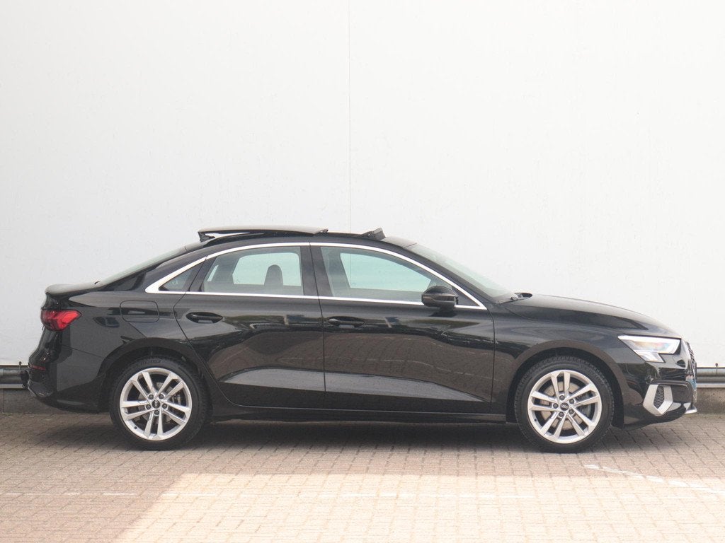 Audi A3 Limousine 35 TFSI Business edition | Panoramadak | T, Auto's, Audi, 150 pk, Zwart, Bedrijf, 690 kg