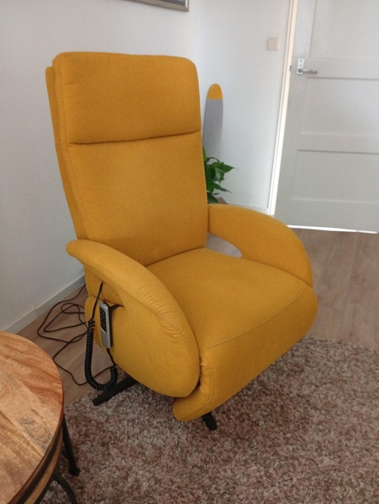 Elektrische relax fauteuil met sta-op functie, Ophalen, Elegant en modern, 75 tot 100 cm, Zo goed als nieuw
