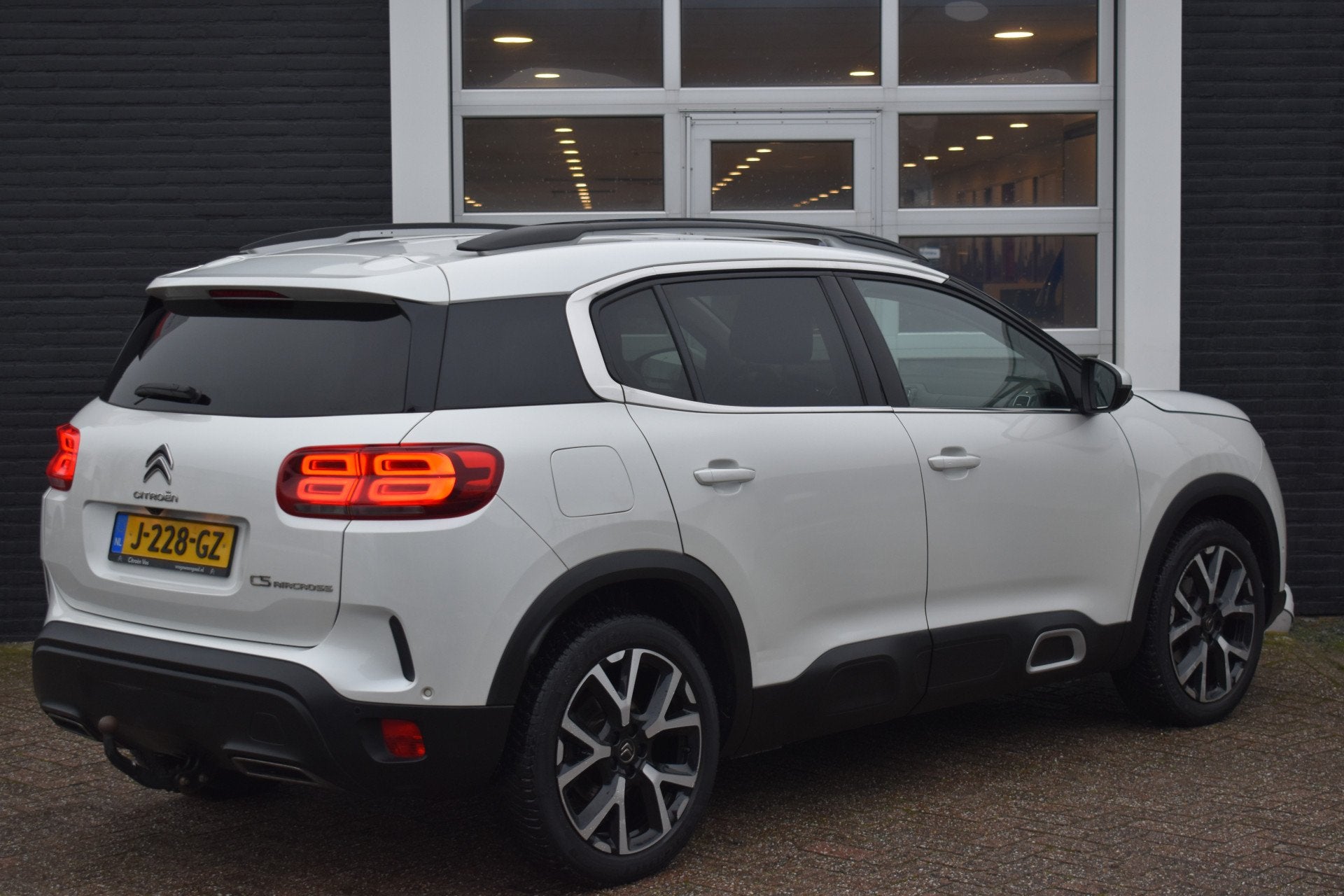 Citroën C5 Aircross PureTech 130pk Business Plus | Trekhaak, C5 Aircross, Wit, Handgeschakeld, 3 cilinders