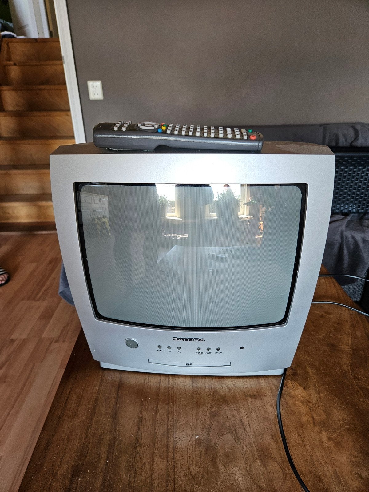 alleen vandaag: gratis af te halen, tv met DVD speler, Ophalen, Gebruikt