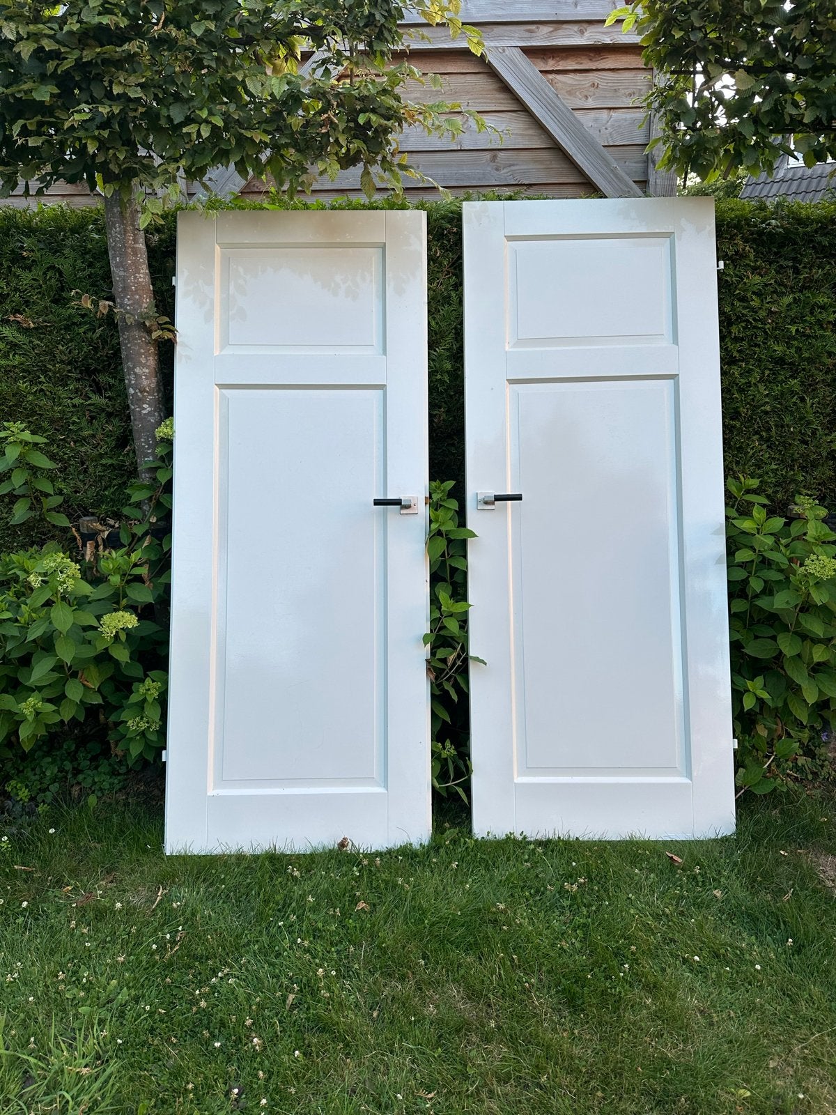 Set van 2 witte binnendeuren met deurbeslag, Doe-het-zelf en Verbouw, Ophalen, 80 tot 100 cm, Binnendeur, Zo goed als nieuw