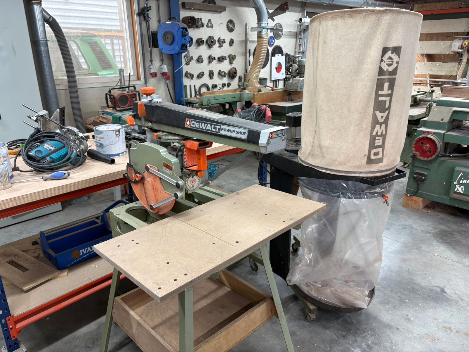 Te koop DeWalt afkortzaag met afzuiging, Ophalen, Zo goed als nieuw