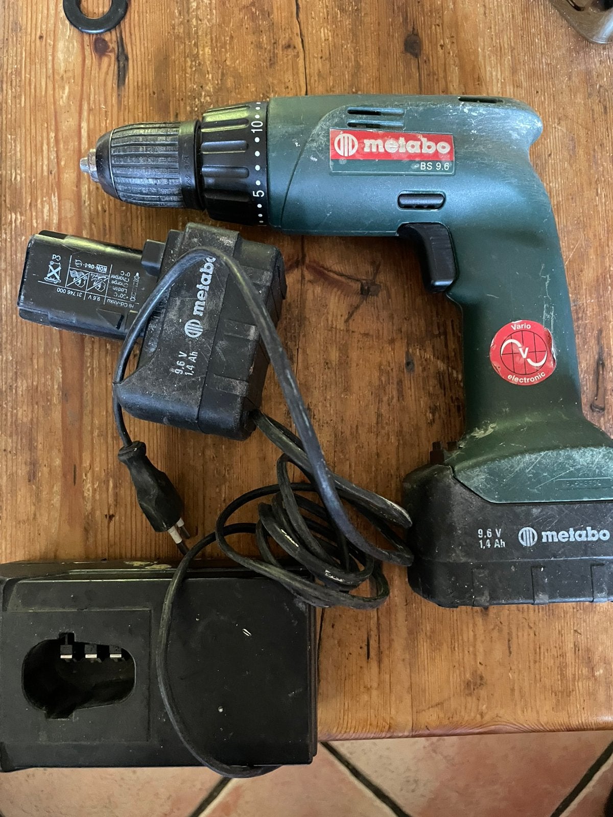 Boormachine met 2 accu’s en oplader, Ophalen, Zo goed als nieuw, Boormachine