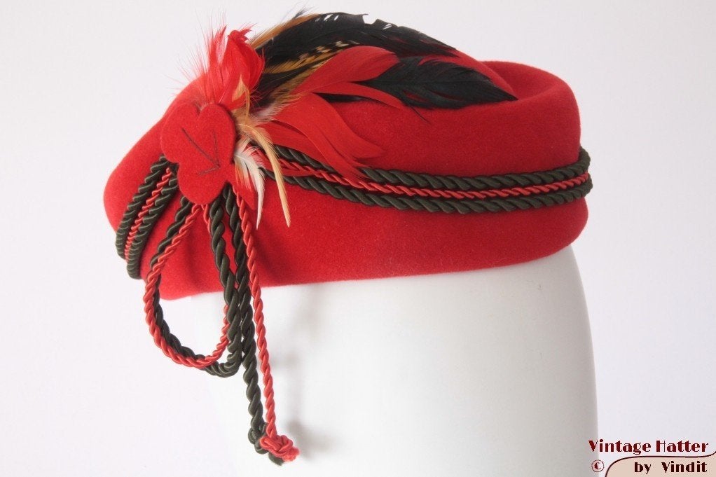 kleine Vintage Cocktail hoed Markert Hut rood met veren 54, 134 t/m 140, Gebruikt, Meisje, Hoed