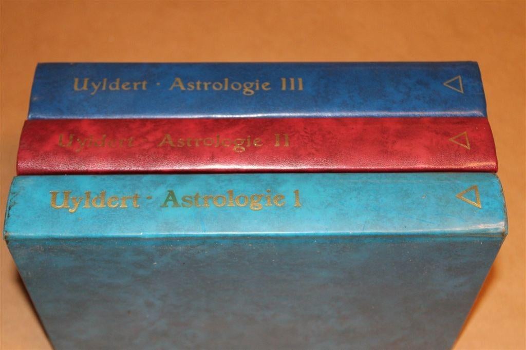 Astrologie — Mellie Uyldert — Complete Set 3 Delen, Ophalen of Verzenden, Gelezen, Overige onderwerpen, Achtergrond en Informatie