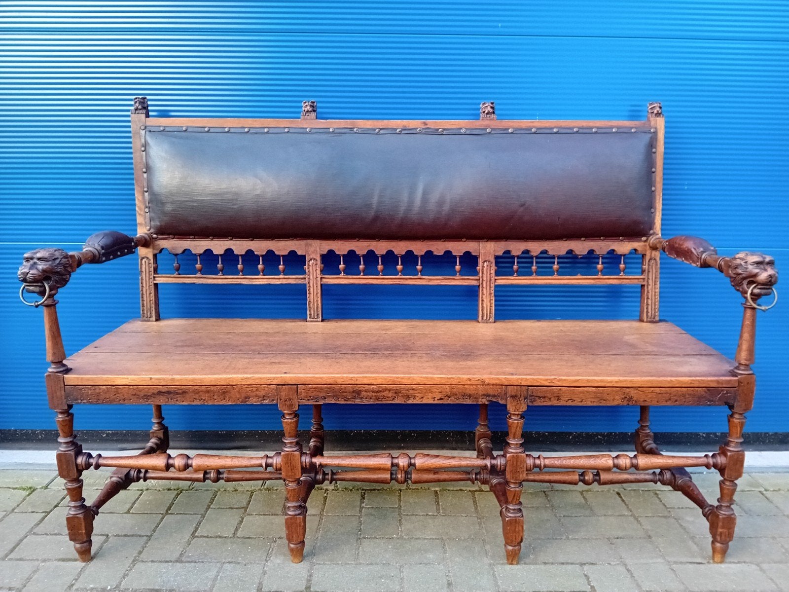 Antieke Halbank met Leeuwenkoppen en Lederen Rugleuning, Ophalen