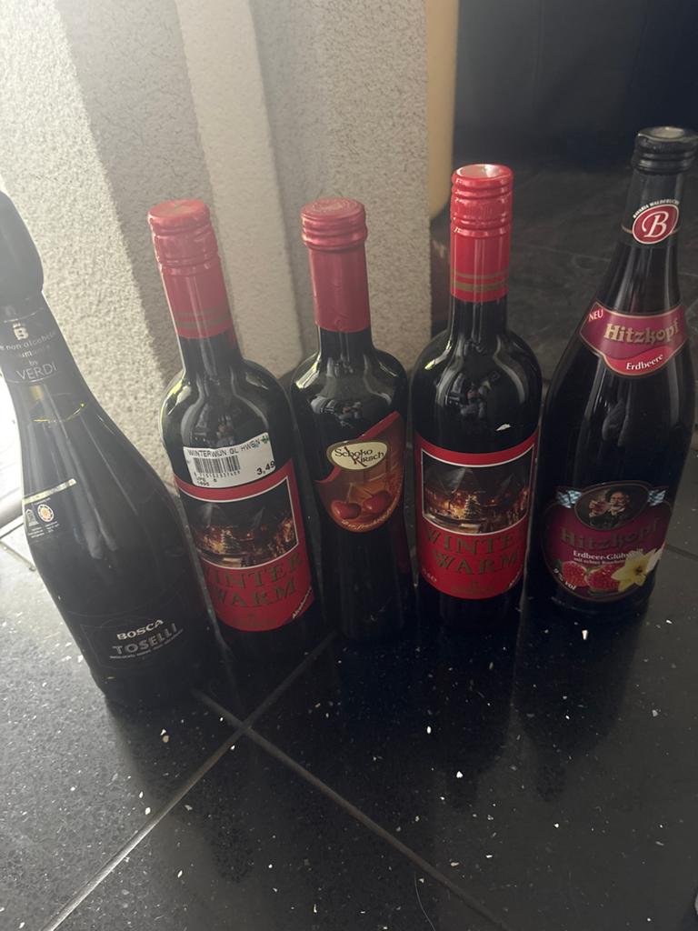 Diverse wijnen en glühwein - 5 flessen alles voor €5, Verzamelen, Ophalen, Nieuw, Overige gebieden, Rode wijn