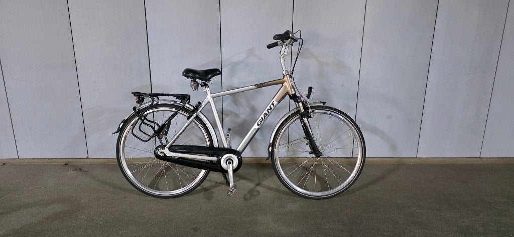 Giant herenfiets met 8 versnellingen met rollerbrake-remmen., Ophalen, Gebruikt, Giant, 57 tot 61 cm