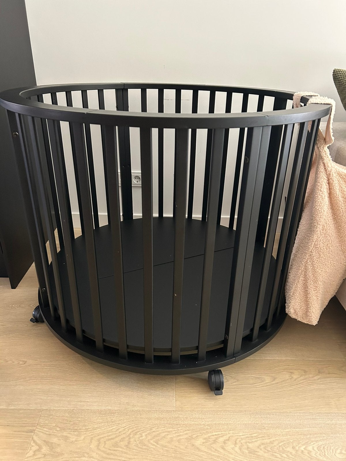 Box rond zwart. Europe baby., Kinderen en Baby's, Ophalen, Zo goed als nieuw, Rond, Wieltjes