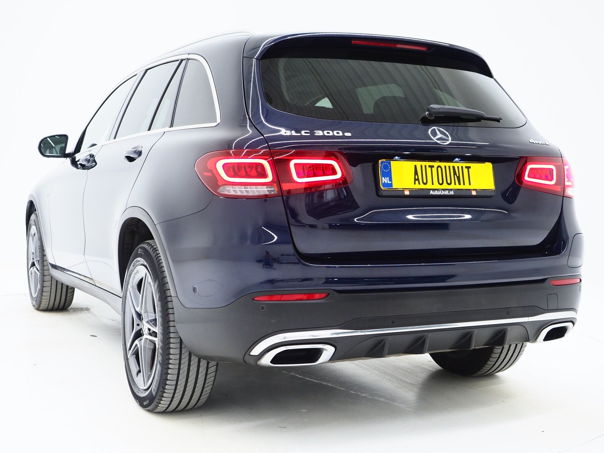 Mercedes-Benz GLC 300e 4MATIC AMG | Panoramadak | Leder | 36, Auto's, Gebruikt, Zwart, 4 cilinders, Vierwielaandrijving