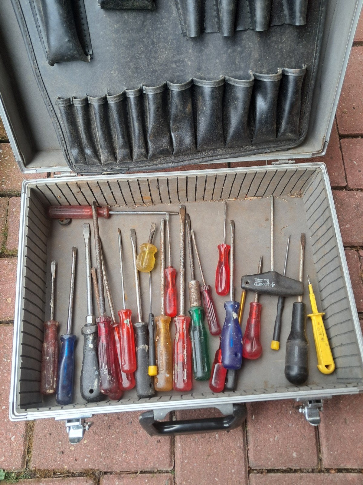 Foto 10 van Grote partij gereedschap: handgereedschap en elektrisch