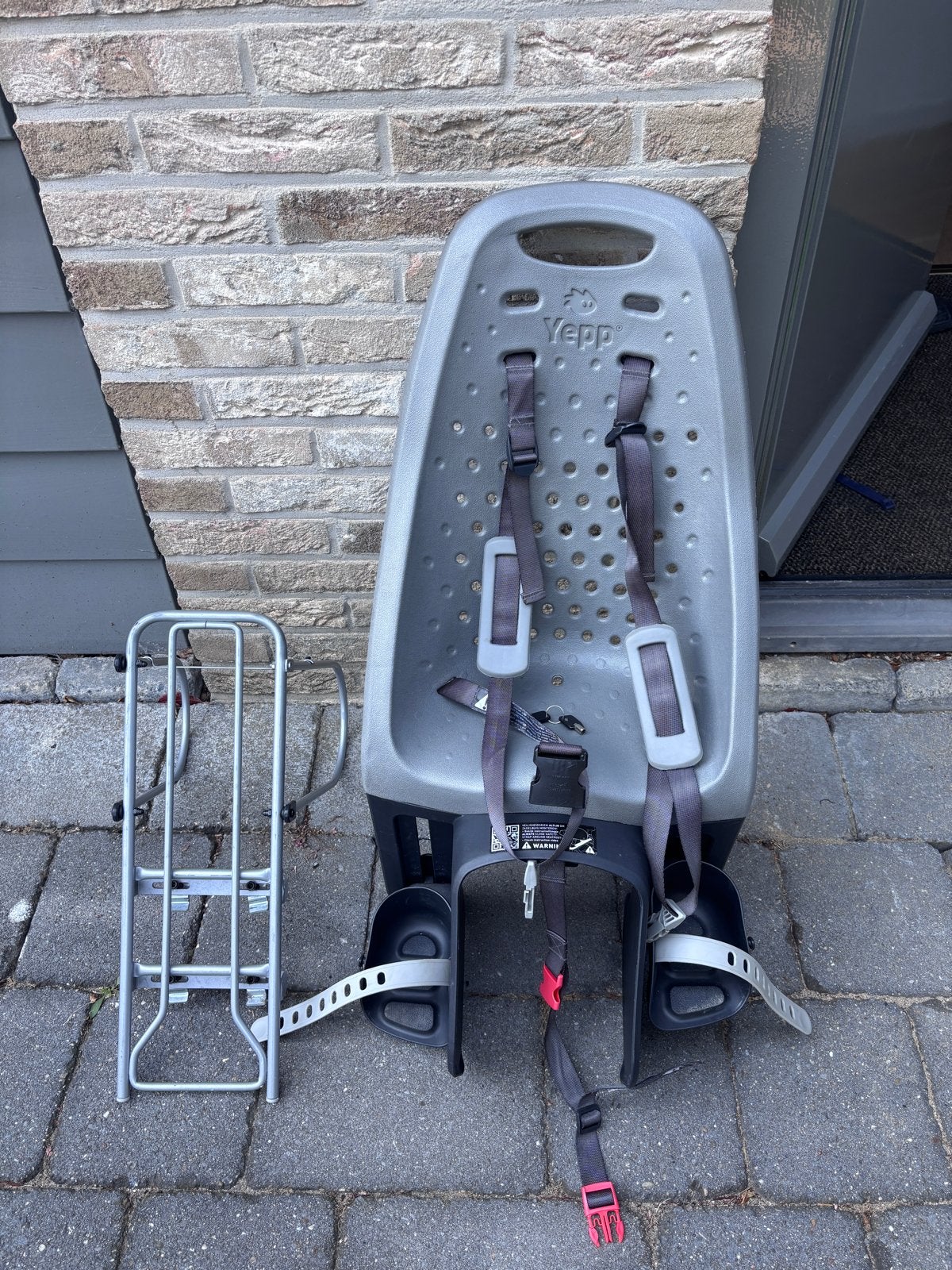 Yepp GMG Achterzitje met Drager - Grijs, Fietsen en Brommers, Fietsaccessoires | Fietsstoeltjes, Ophalen, Achterzitje, 0 t/m 18 kg