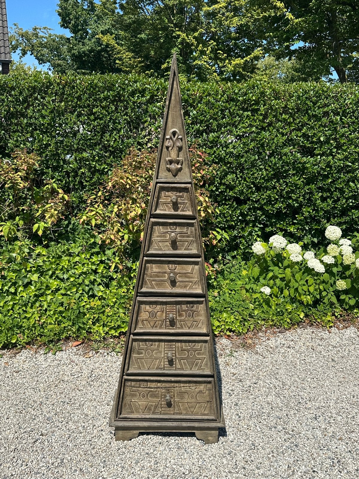 Unieke Handgesneden Afrikaanse Piramidekast (200 cm), Ophalen