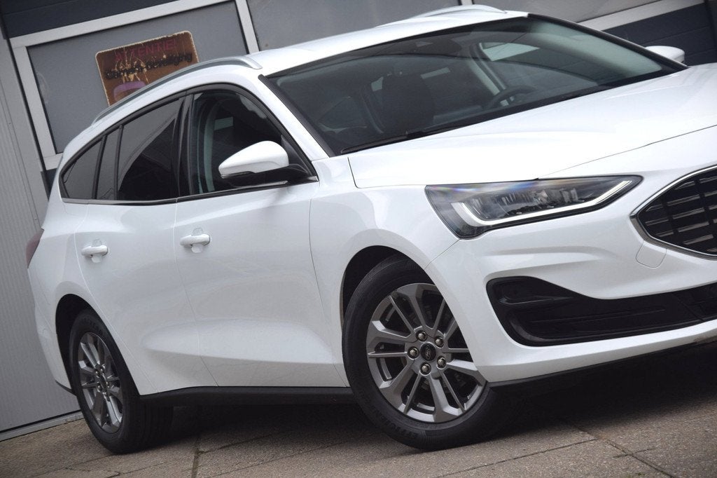 Ford Focus Wagon 1.0 EcoBoost Hybrid Titanium Style TREKHAAK, Gebruikt, Wit, Origineel Nederlands, 1379 kg