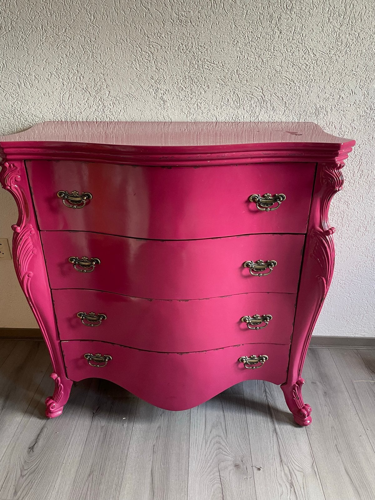 Opvallende Roze Commode met Barok Details, Ophalen