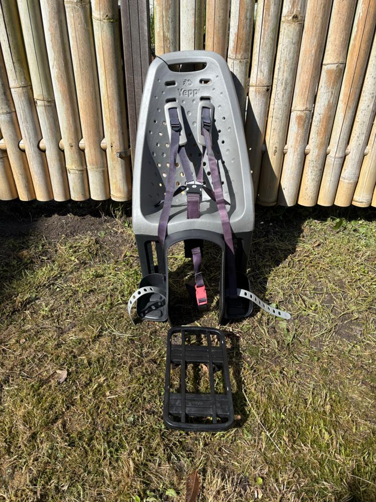 Yepp GMG Achterzitje Fietsstoeltje Grijs, Fietsen en Brommers, Ophalen, Achterzitje, 9 t/m 36 kg, Gebruikt