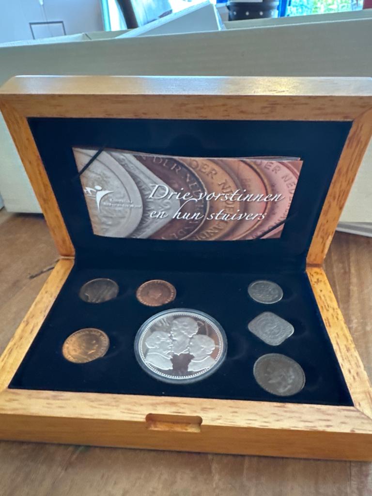 Drie Vorstinnen en hun Stuivers Muntset, Ophalen, Koningin Wilhelmina, 5 cent, Setje