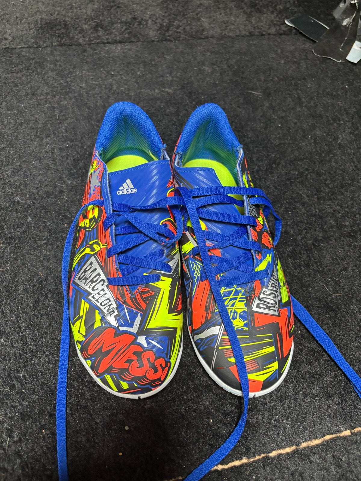 Adidas Messi zaalvoetbalschoenen - Maat 35, Ophalen of Verzenden, Gebruikt, Schoenen