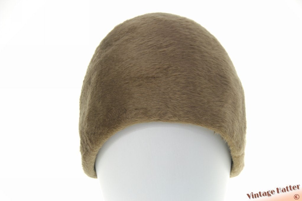 Antieke eivormige cocktailhoed cloche beigebruin haarvilt 59, Ophalen of Verzenden, Dames