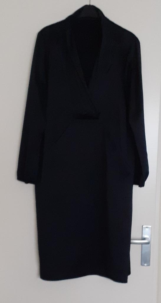 Nieuwe zwarte satijnen jurk van Dyanne, maat XL / XXL., Zwart, Maat 46/48 (XL) of groter, Nieuw, Ophalen of Verzenden