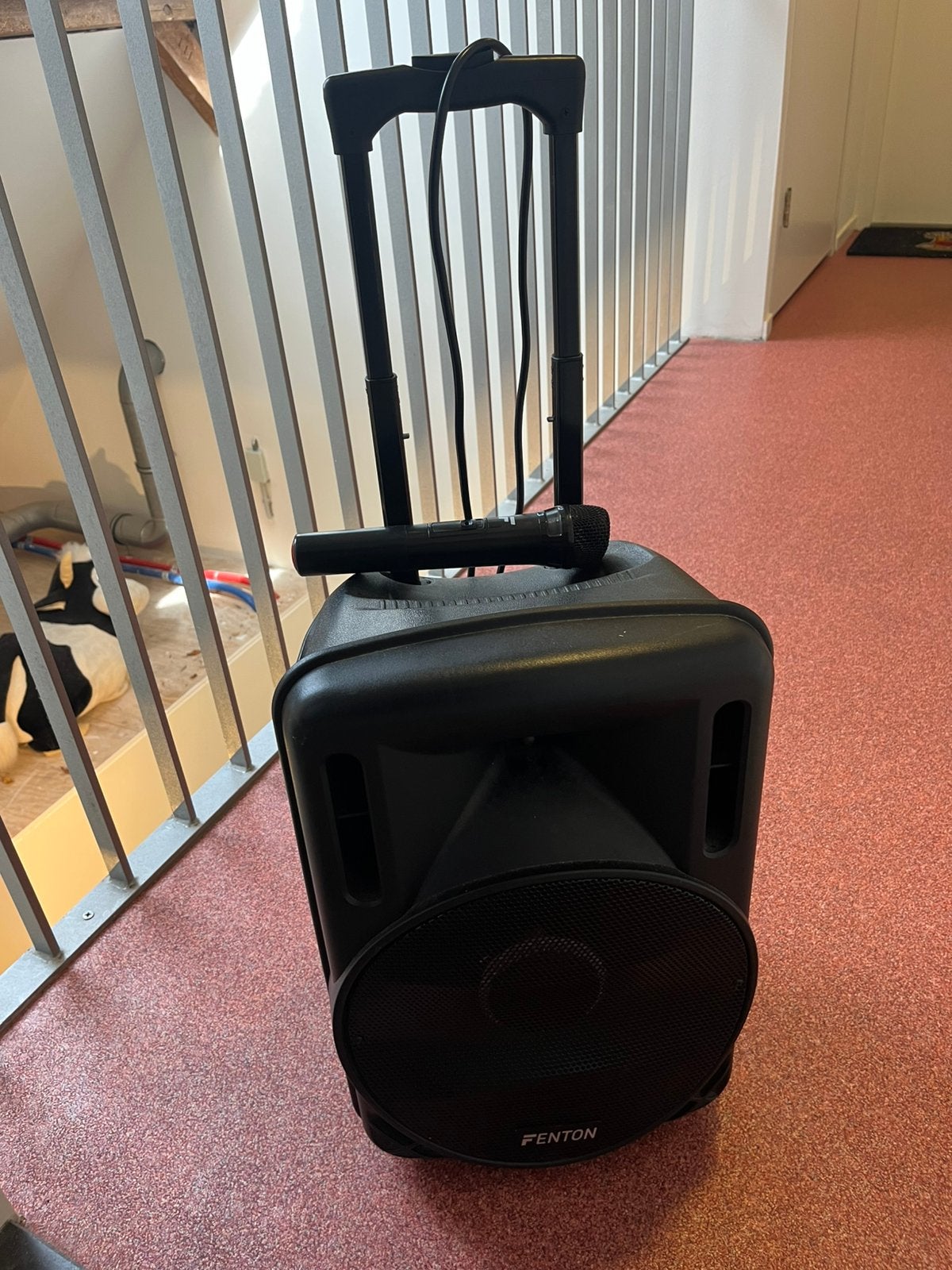 Party speaker trolly, Gebruikt, Hard kunststof, Minder dan 50 cm, Wieltjes