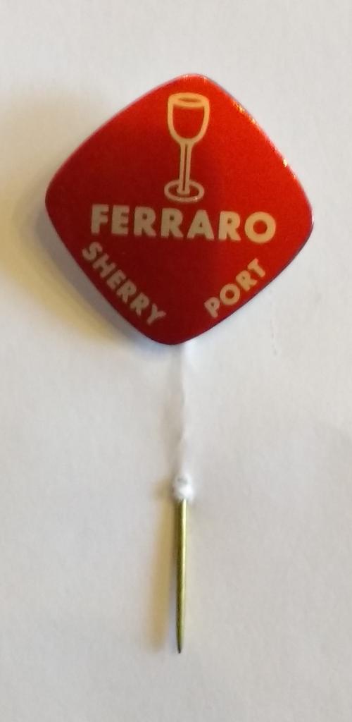Speldje Ferraro ( sherry port )- Wijnimport Amsterdam, Verzamelen, Ophalen of Verzenden, Zo goed als nieuw, Merk, Speldje of Pin