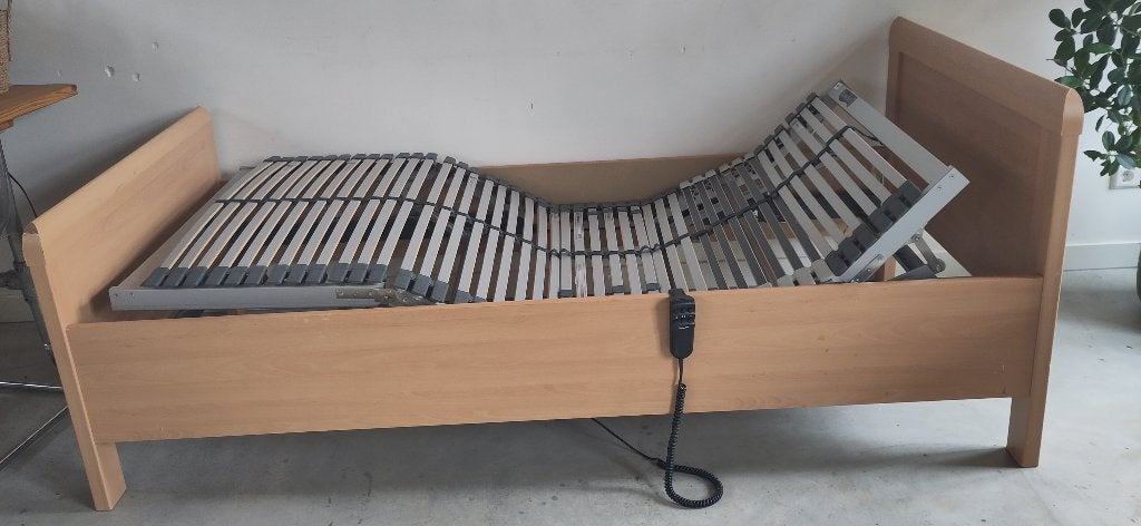 Seniorenbed 100x200 cm met elektr. verstelbare lattenbodem, Ophalen, Eenpersoons, Bruin, 200 cm