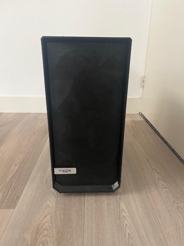 Fractal Design Meshify C Pc behuizing met 3 pre installed, Ophalen of Verzenden, Zo goed als nieuw