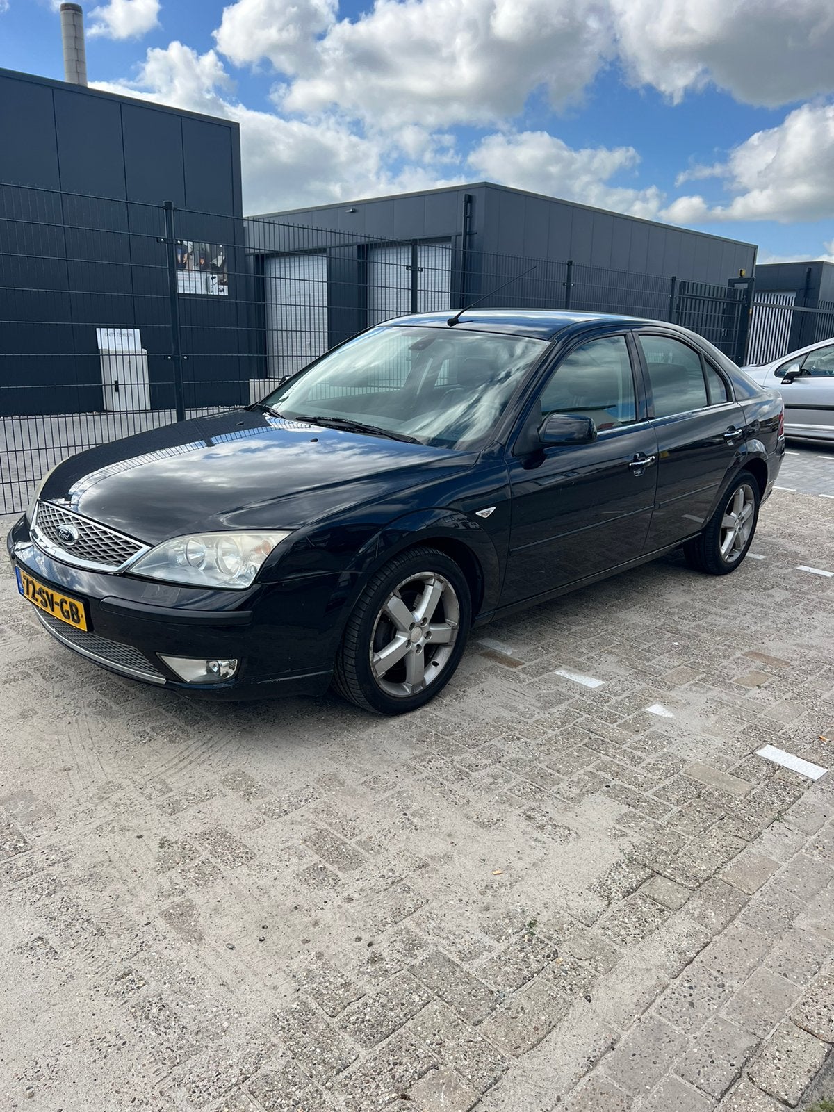 Ford Mondeo 2.0 16V 107KW Automaat/airco/ lang apk/rijd goed, Auto's, Ford, 145 pk, 1800 kg, 4 cilinders, Mondeo