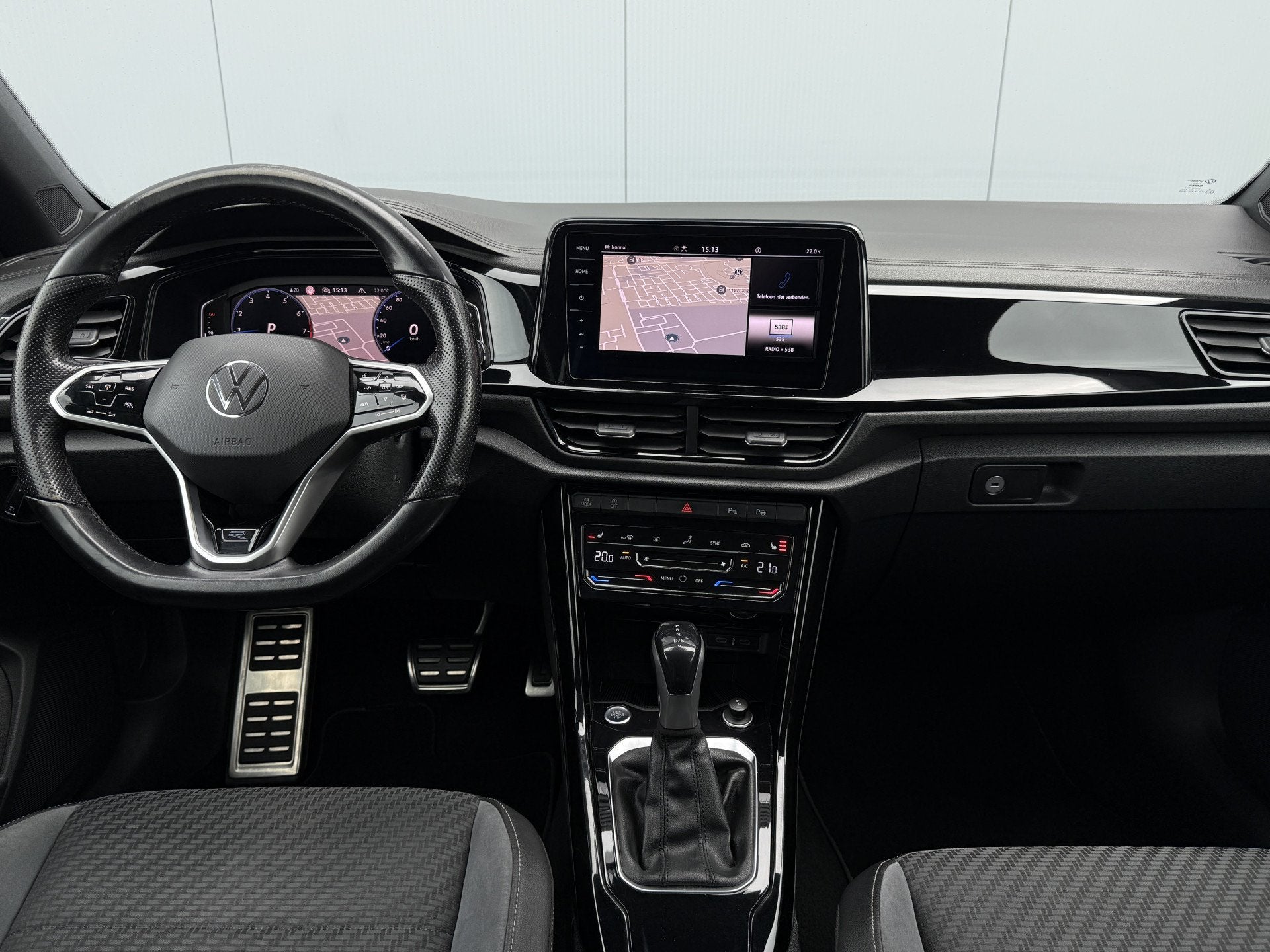 Volkswagen T-Roc 1.5 TSI R-Line Automaat Carplay/Camera/18in, Dealer onderhouden, Euro 6, 4 cilinders, Leder en Stof