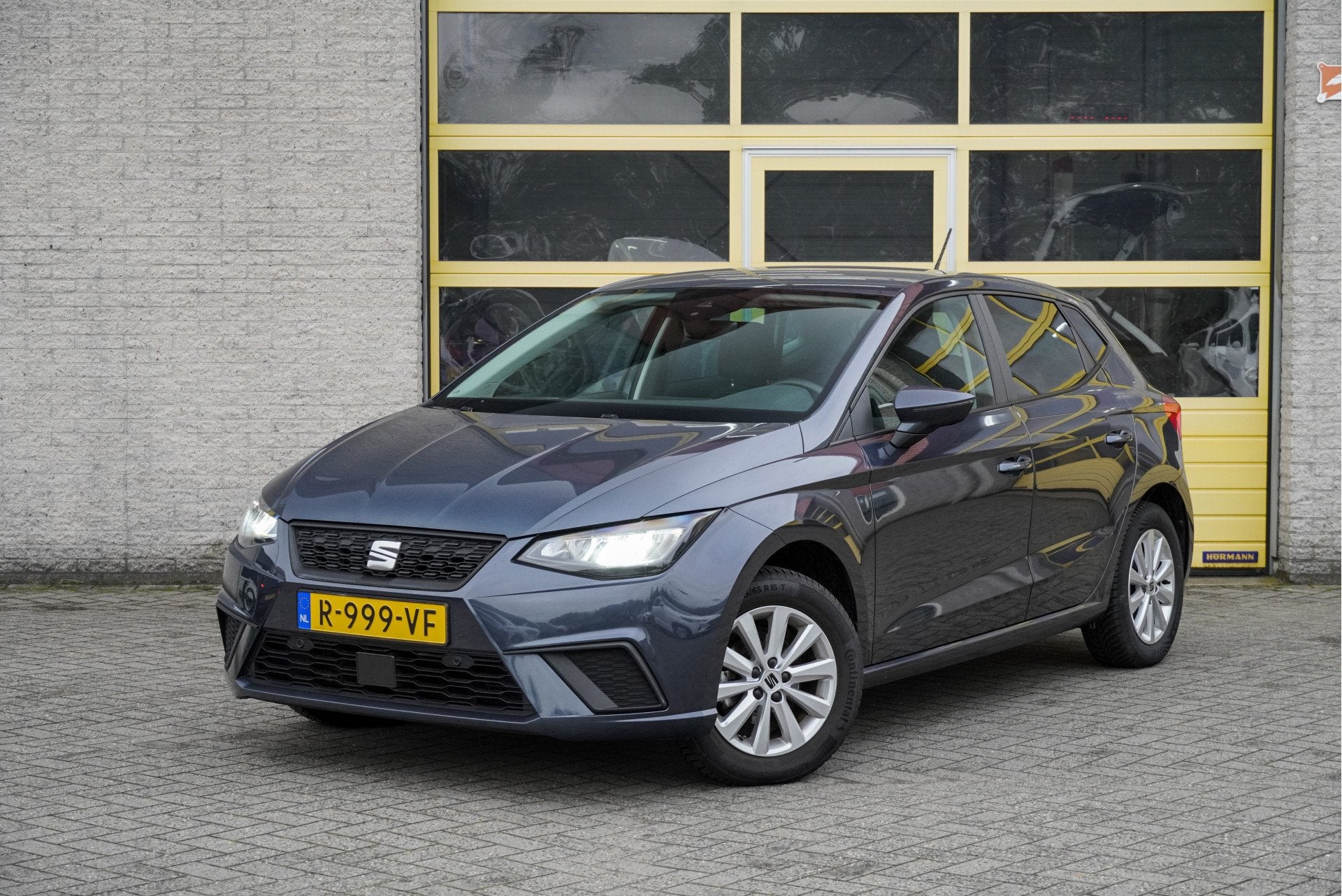 SEAT Ibiza 1.0 TSI 5drs Style Business Intense BJ2022 Lmv 15, Auto's, Voorwielaandrijving, Dealer onderhouden, Stof, 40 €/maand