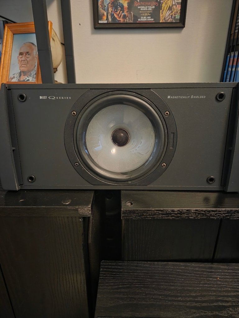 KEF Q95C centerspeaker, Ophalen, Zo goed als nieuw, 60 tot 120 watt, Basreflex