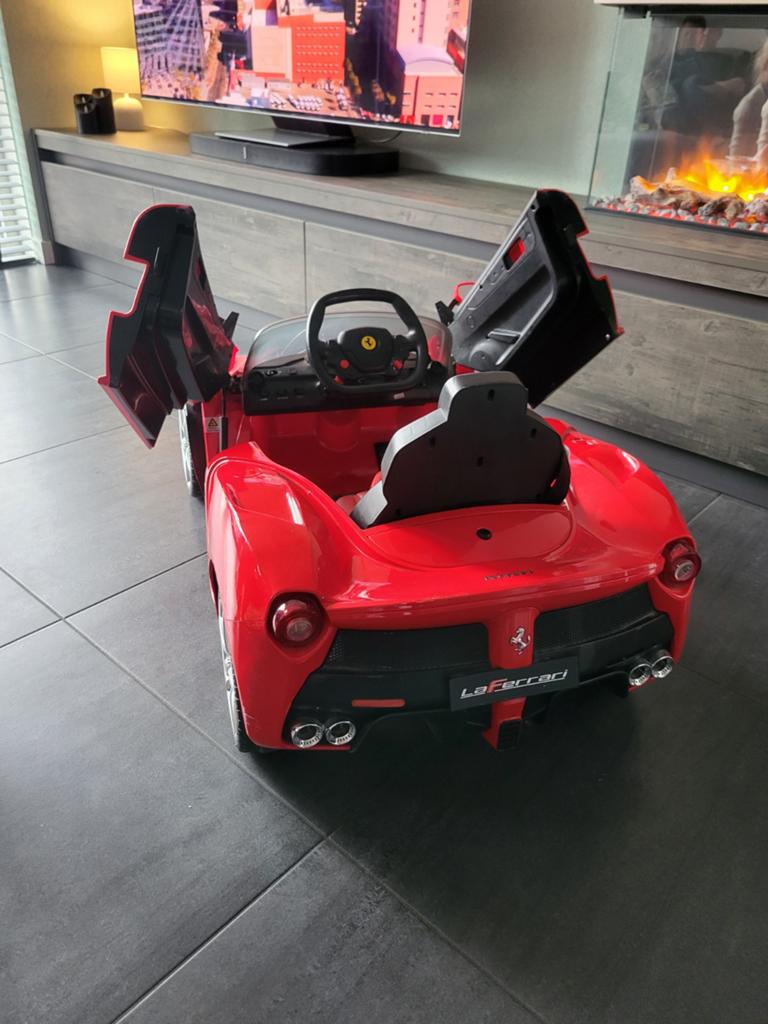 Ferrari elektrische kinderauto - LaFerrari, Ophalen, Zo goed als nieuw