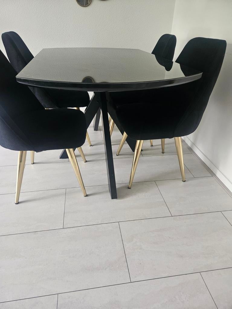 Ronde inklapbare tafel met marmerlook en fluwelen stoelen, Huis en Inrichting, Tafels | Eettafels, Ophalen of Verzenden, Rond