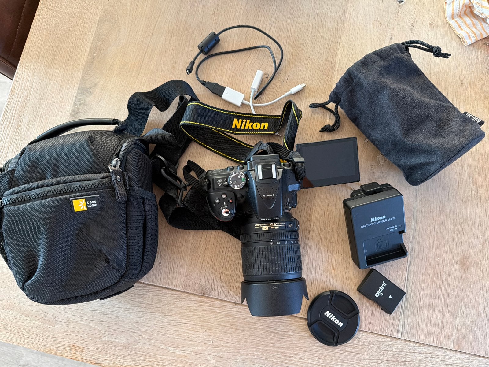 Nikon D5300 spiegelreflexcamera met 18-105mm lens en accesso, Spiegelreflex, Beeldstabilisatie, Ophalen of Verzenden, Zo goed als nieuw