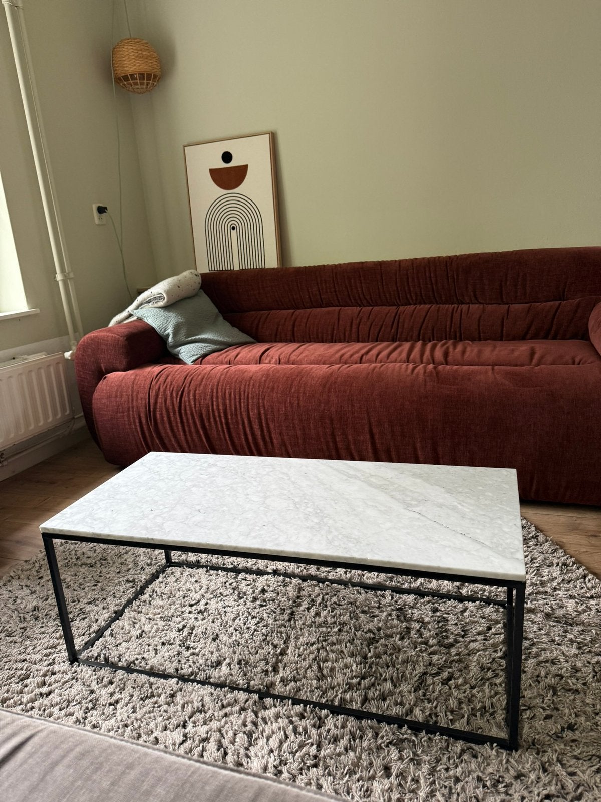 Grijs marmeren salontafel met zwart metalen onderstel, Ophalen, 100 tot 150 cm, Overige materialen, 50 tot 100 cm